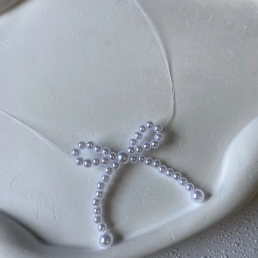 گردنبند بند نامریی