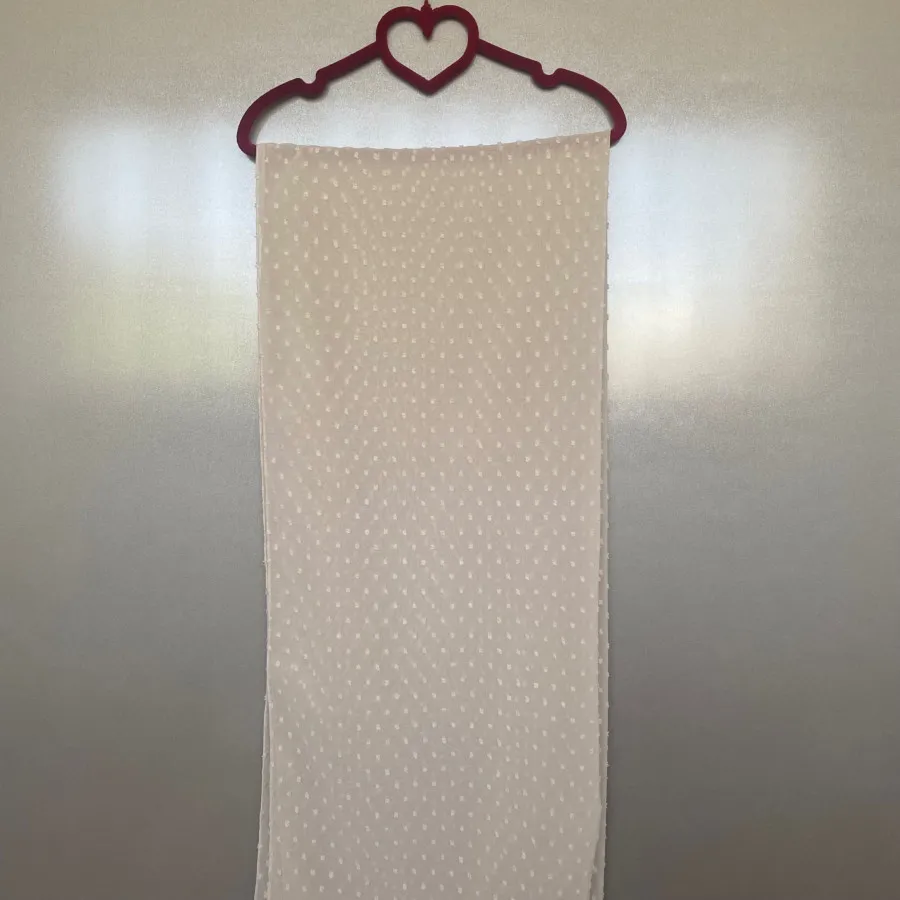 شال حریر شیری رنگ