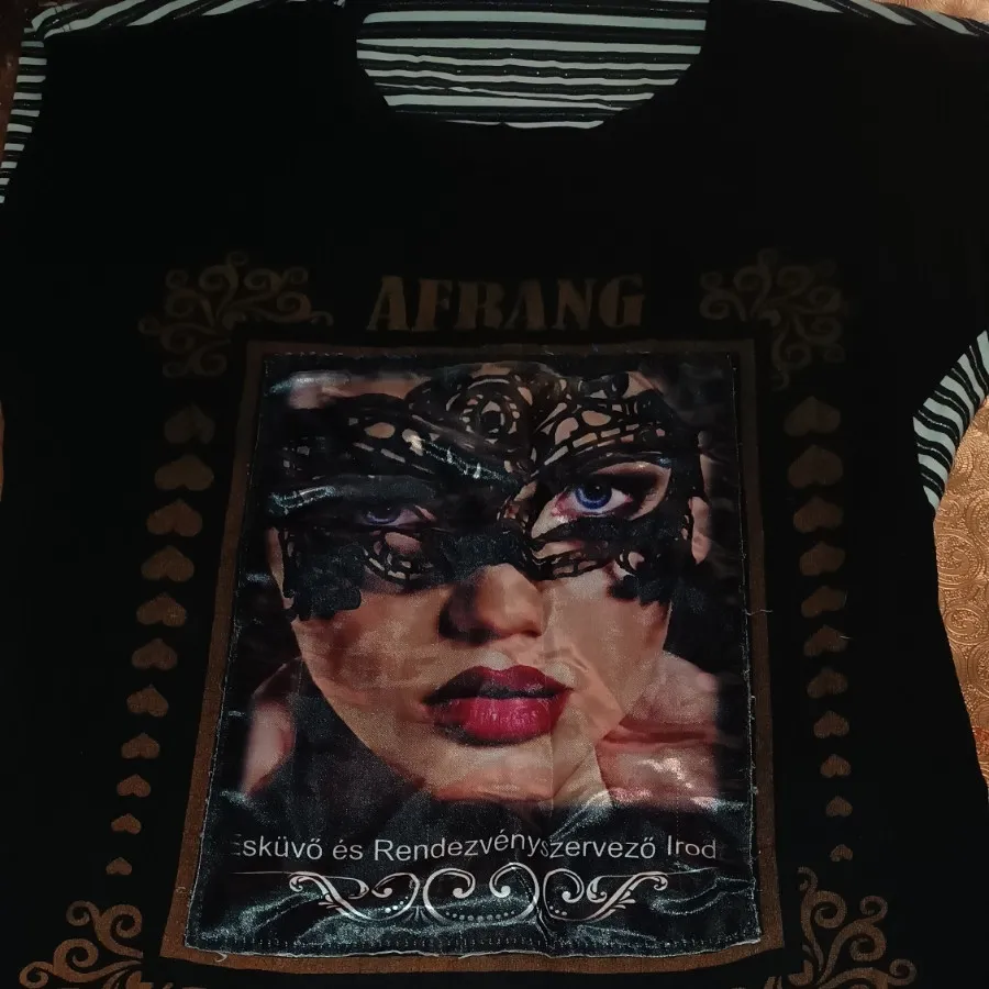 تیشرت مشکی طرح دار