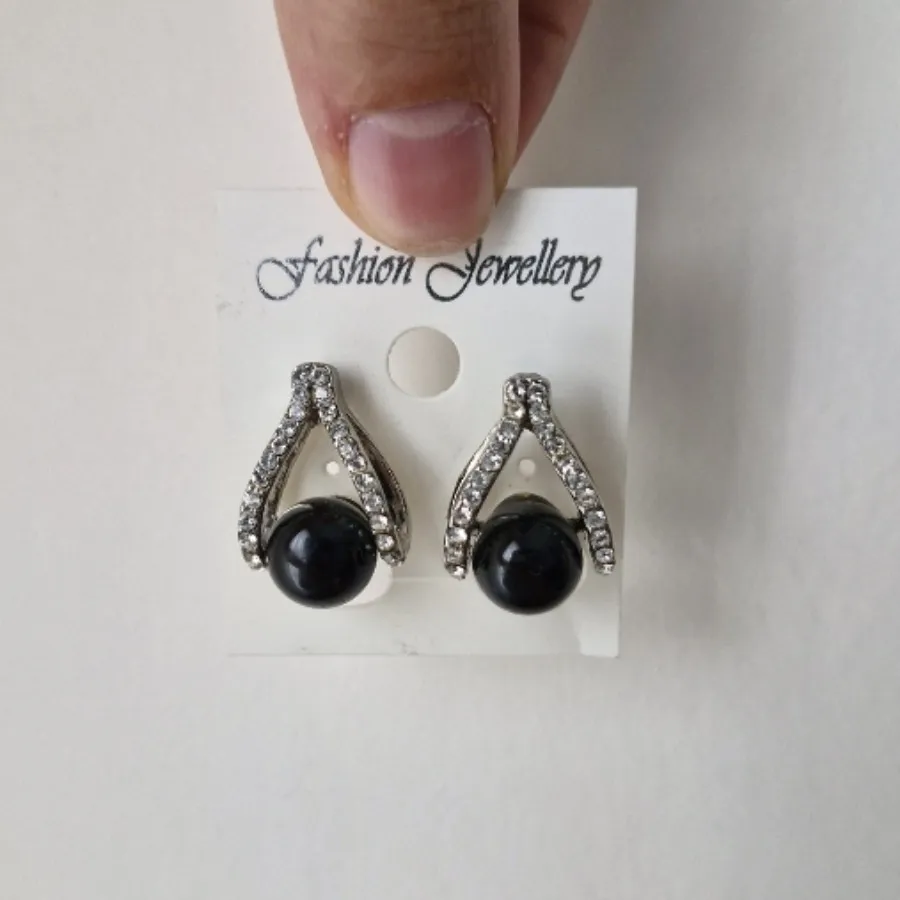 گوشواره نگین دار