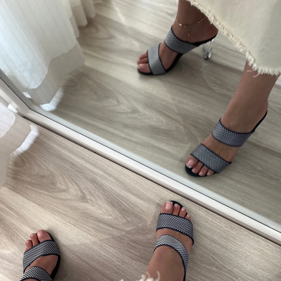 صندل پاشنهدار تسمهای نو