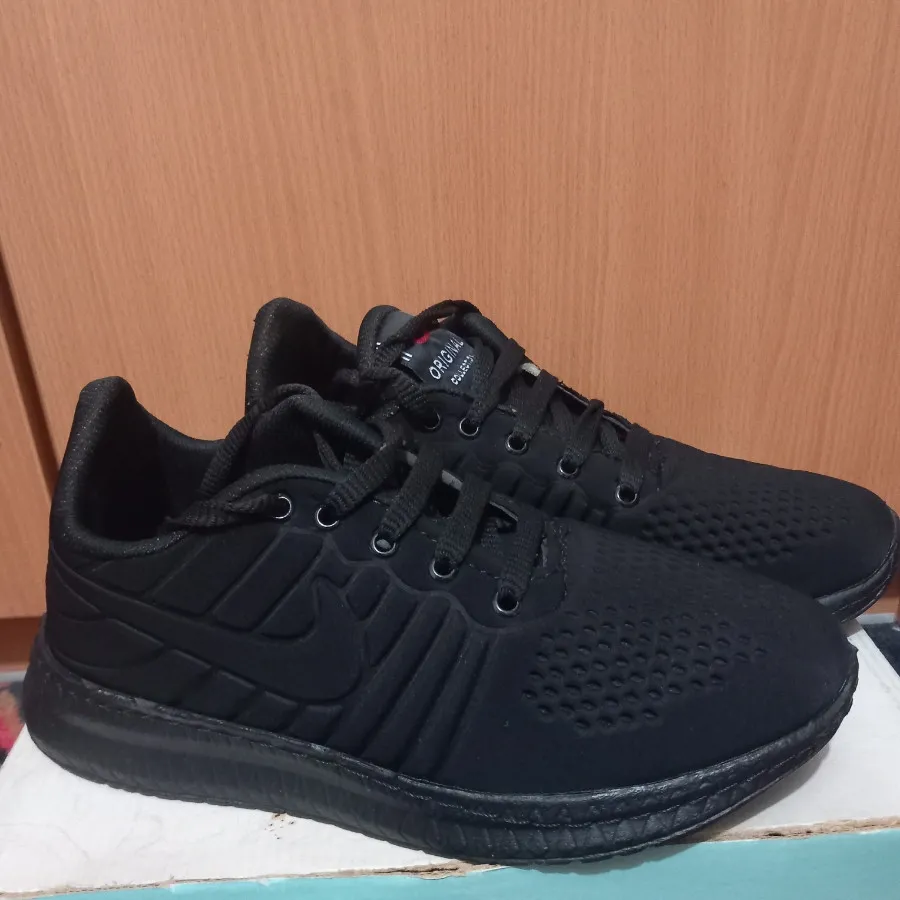 کفش کتانی پیاده روی