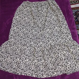 دامن پایین چین دار