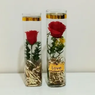 گلدان و گل رز شیشه ای