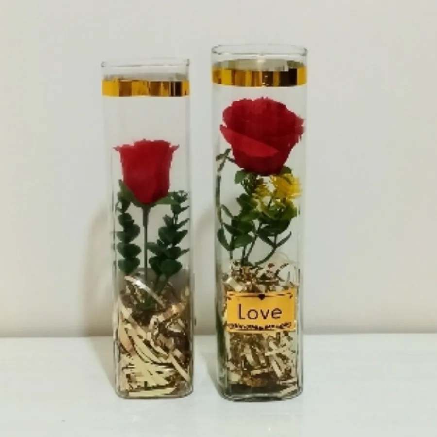 گلدان و گل رز شیشه ای