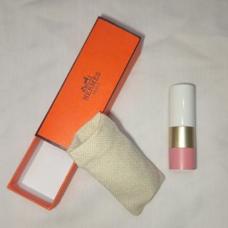 رژ حجم دهنده ارمس hermes
