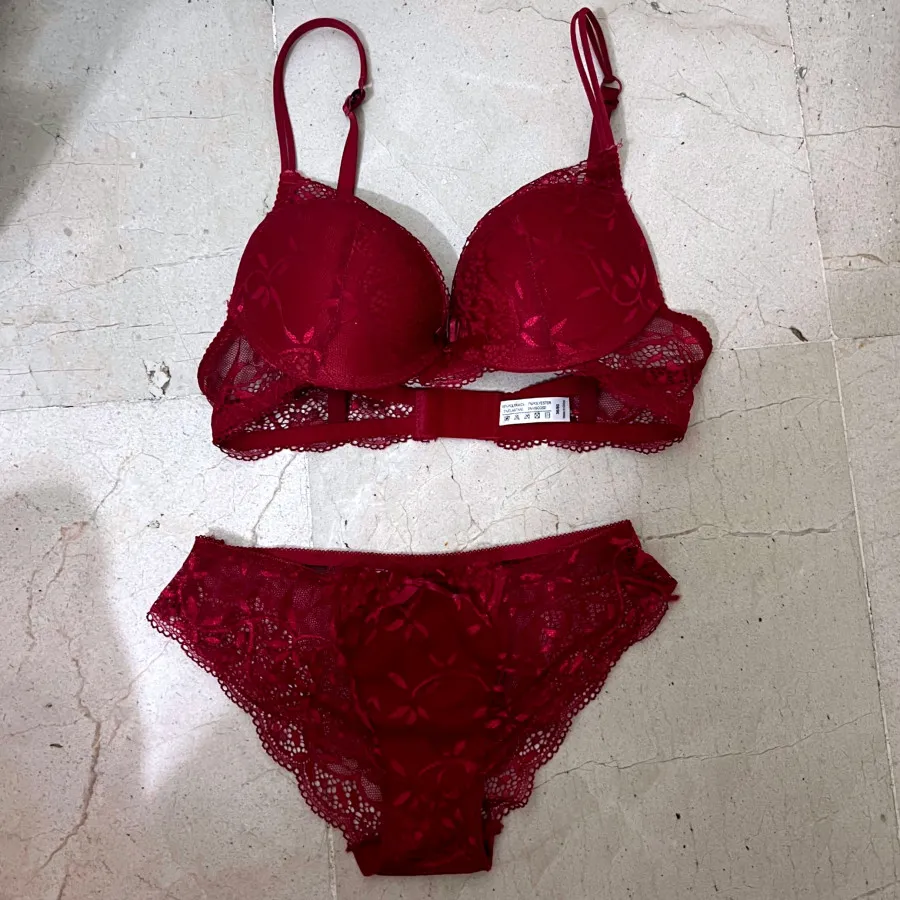 ست اسفنجی‌ زرشکی