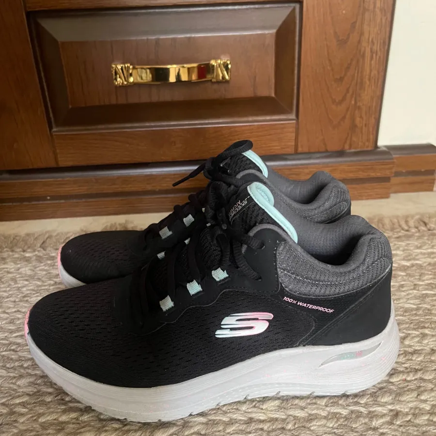 کتونی اسکچرز