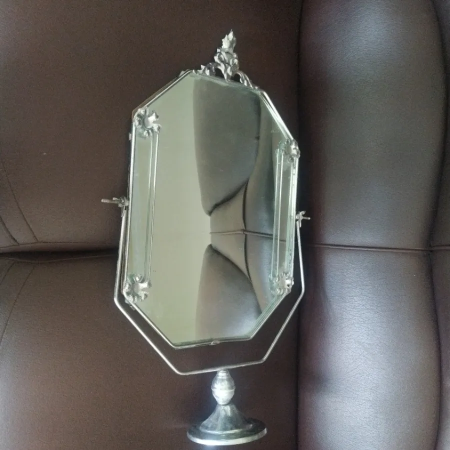 آیینه قدیمی