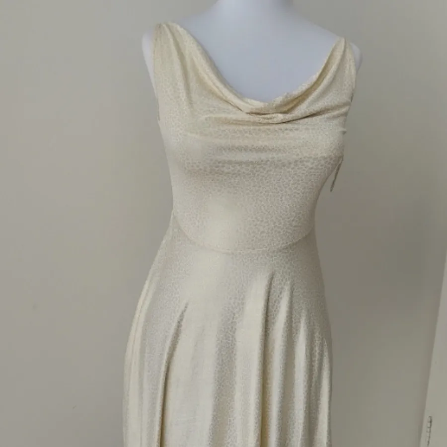 پیراهن یقه شل