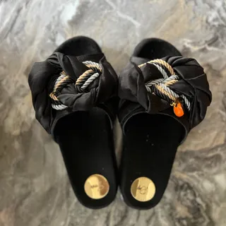 صندل دستدوز  Sonia Roy