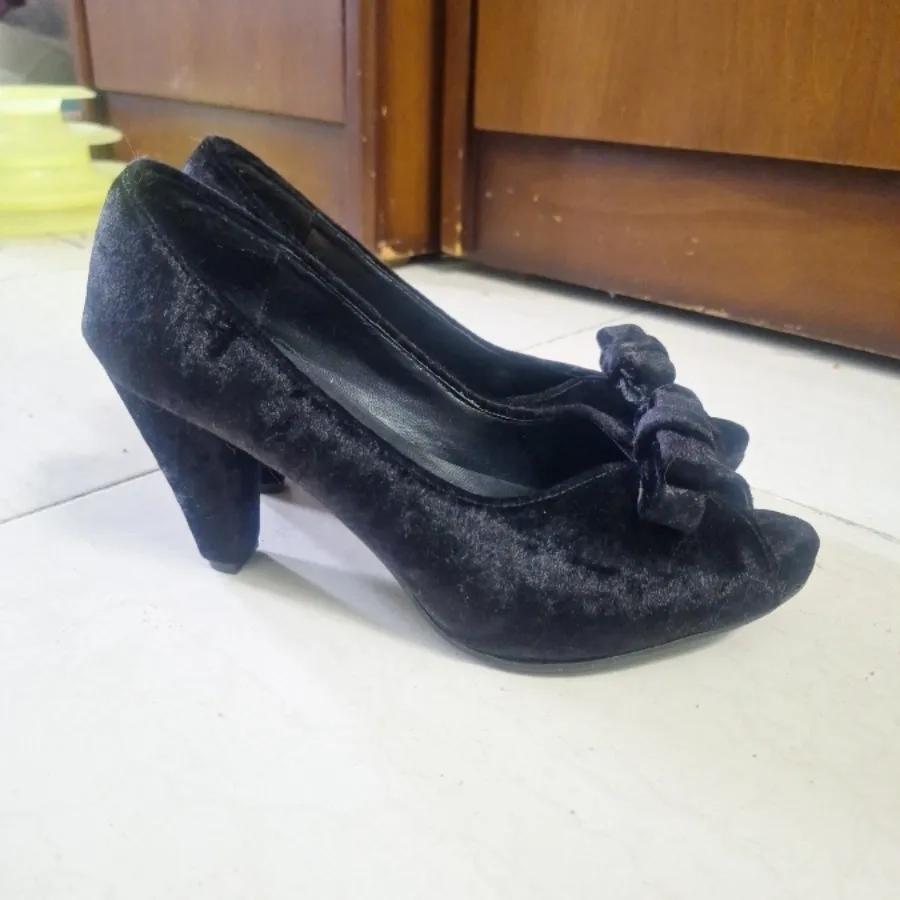 کفش پاشنه دار زنانه