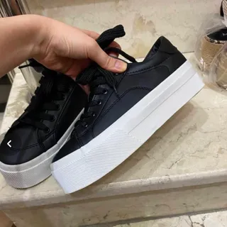 اسنیکر لژدار مشکی