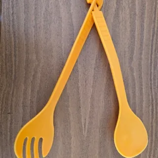 قاشق و چنگال سالاد