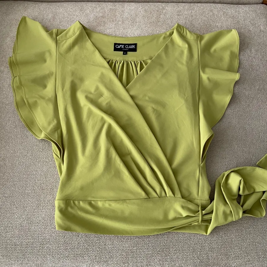 لباس سبز پسته ای