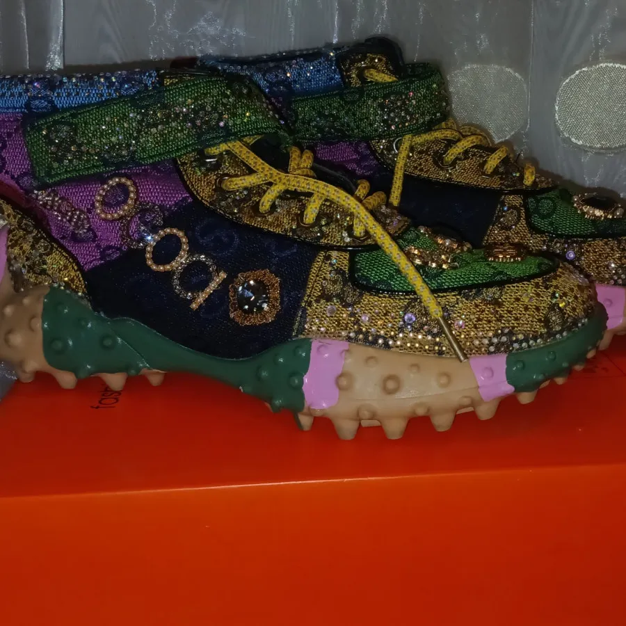 کتونی نگیندار ساقدار