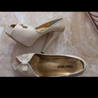 کفش ها در حد نو