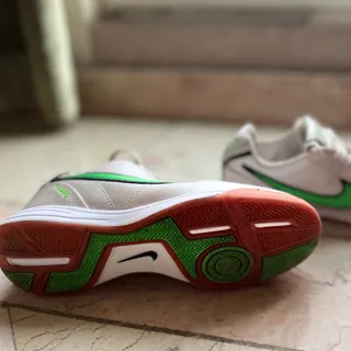 کتونی سالن‌