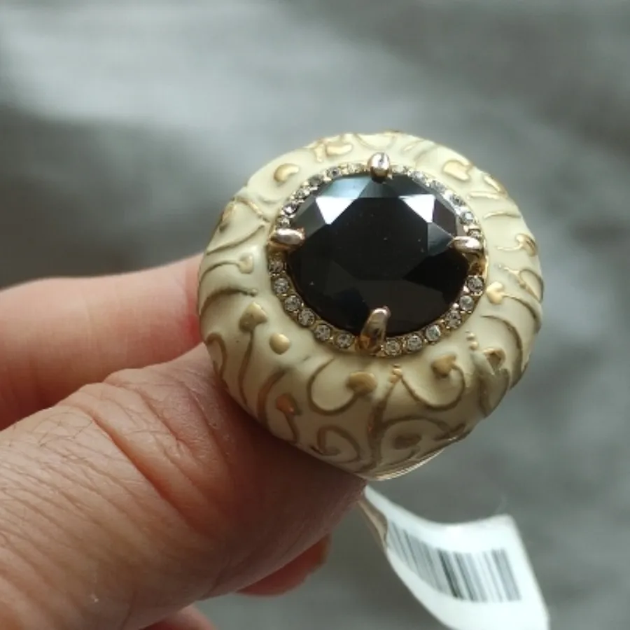 انگشتر بسیار خاص وزیبا