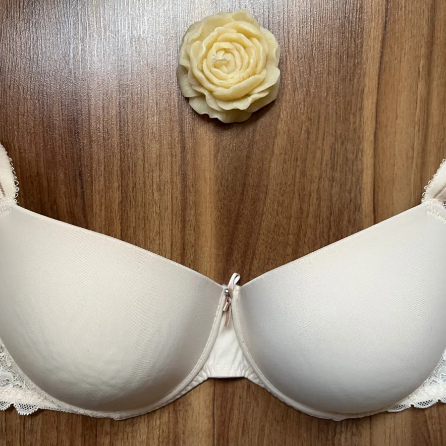 سوتین اسفنجی انگلیسی