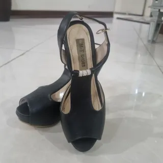 کفش پاشنه بلند