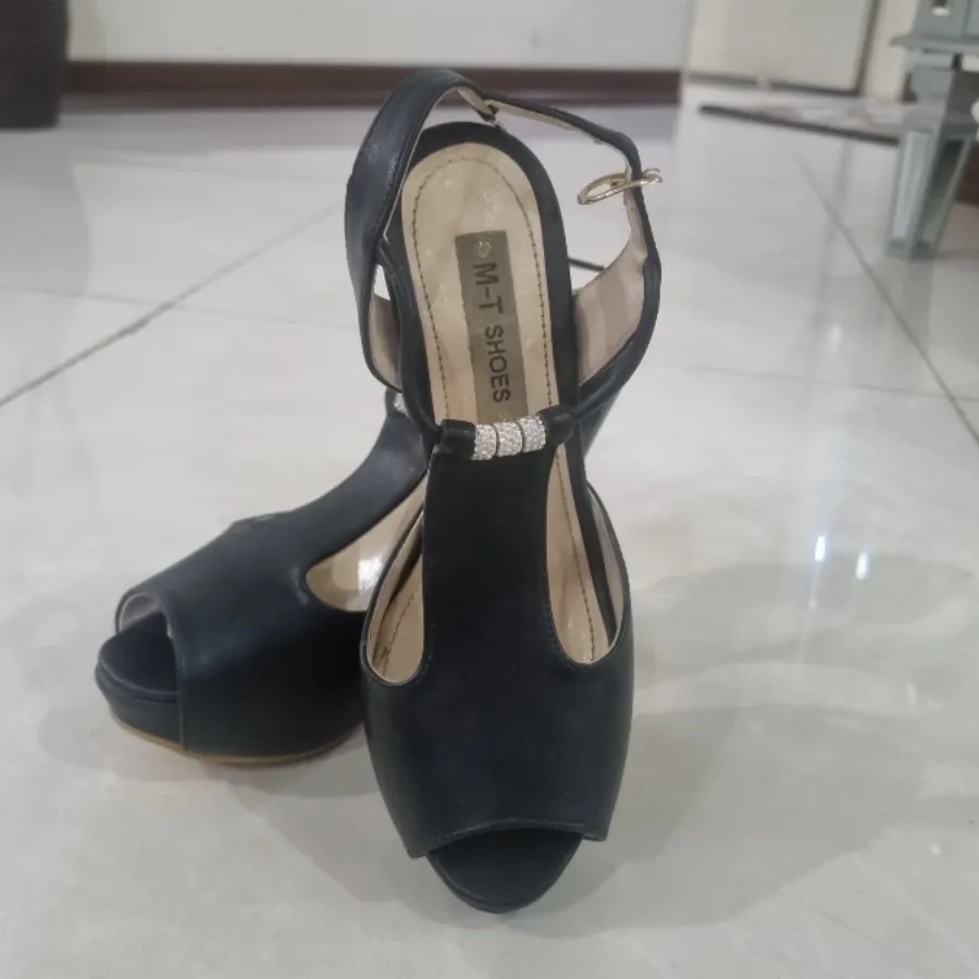 کفش پاشنه بلند