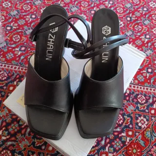 کفش پاشنه بلند