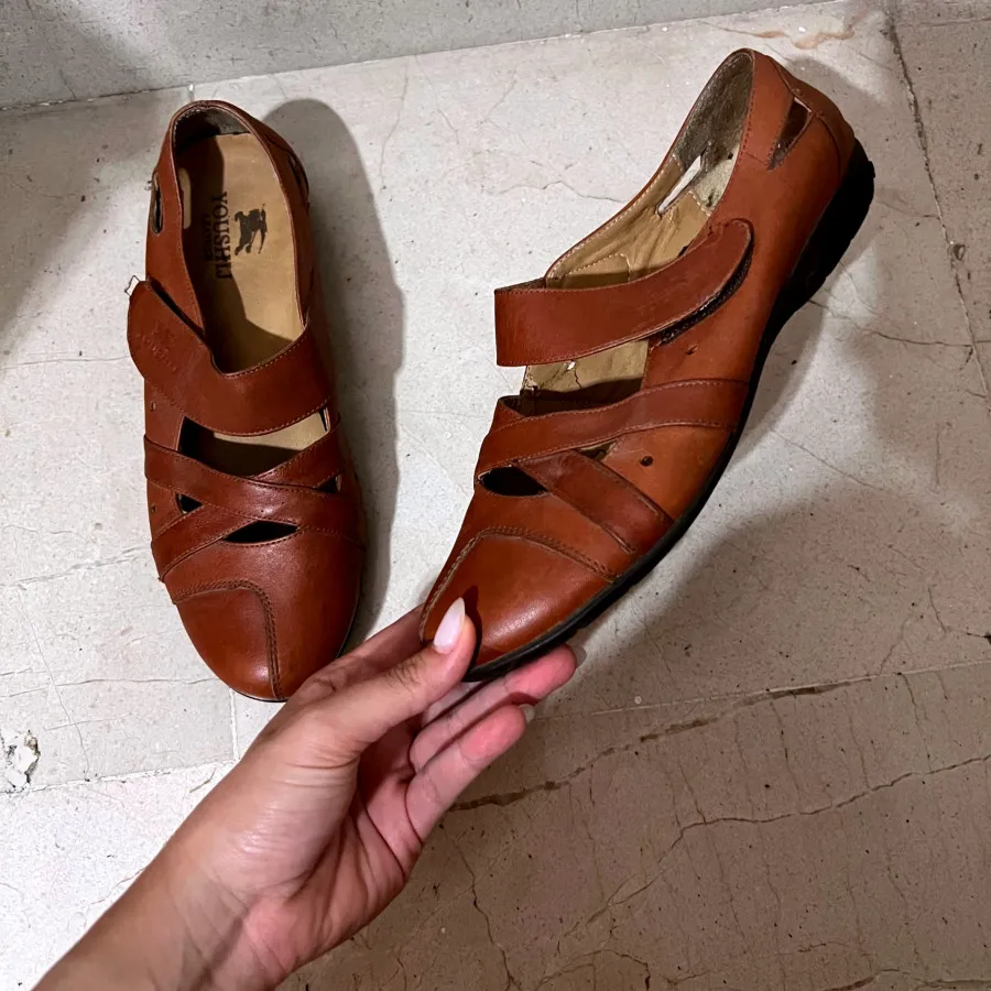 کفش چرم یوشیج