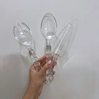 قاشق و چنگال و کارد