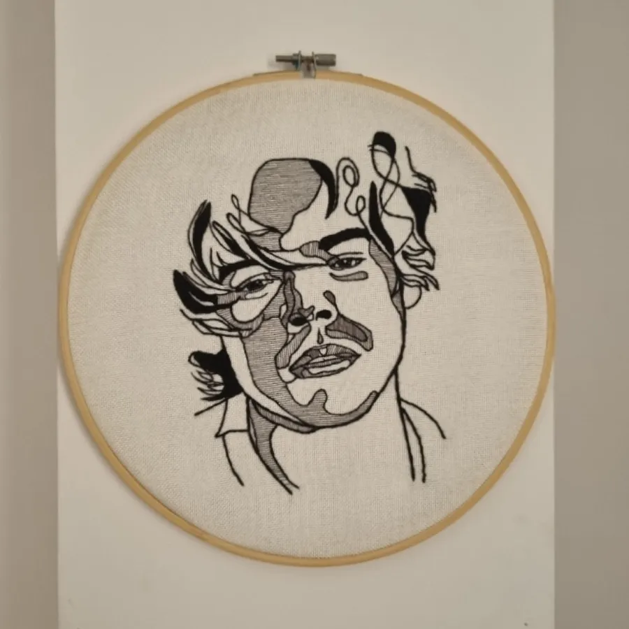 دیوارکوب گلدوزی