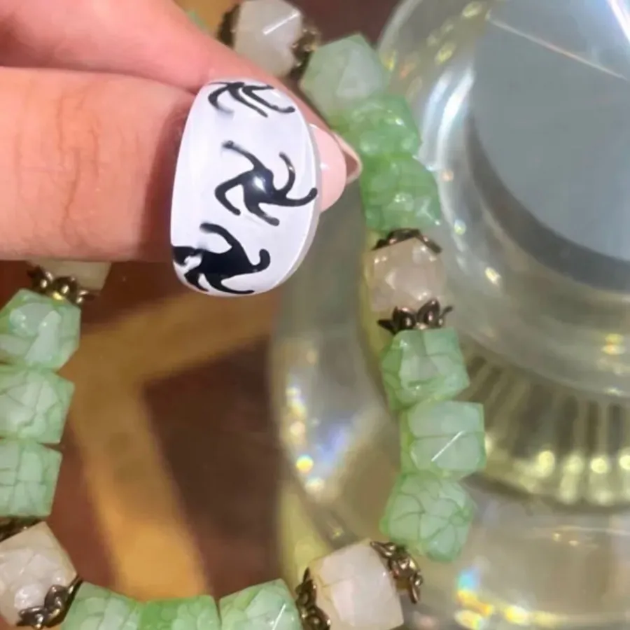 انگشتر و دستبند