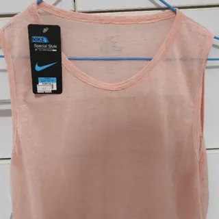 تاپ ورزشی نایک