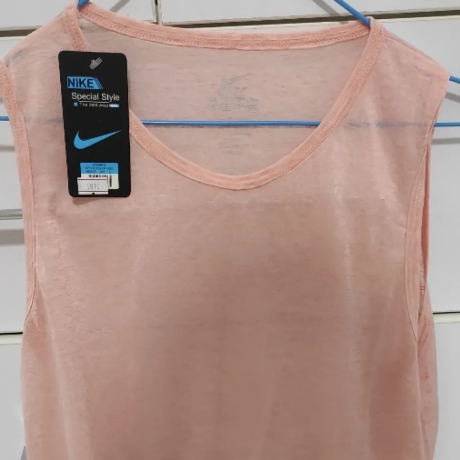 تاپ ورزشی نایک