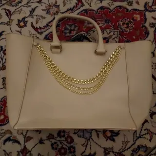 کیف با زنجیر طلایی