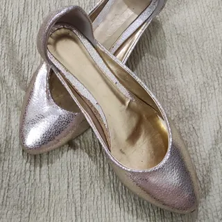 کفش طلایی منگو