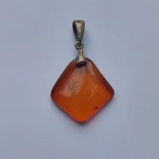 آویز نقره کهربا