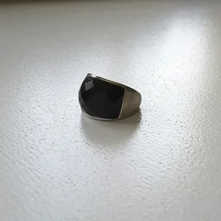 انگشتر نگین مشکی