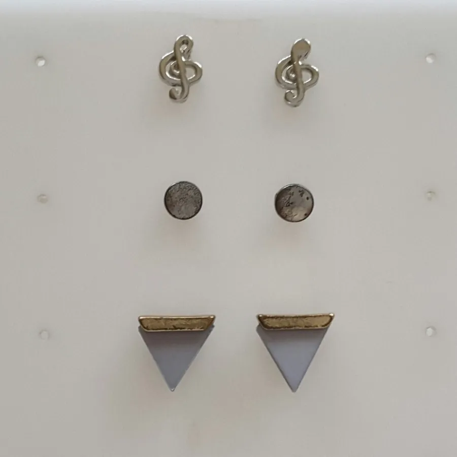 گوشواره های میخی