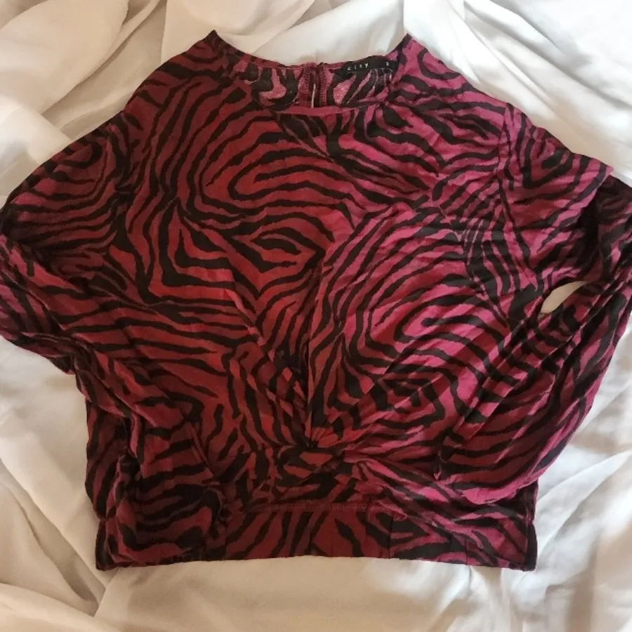 بلوز کراپ شیک نخی City