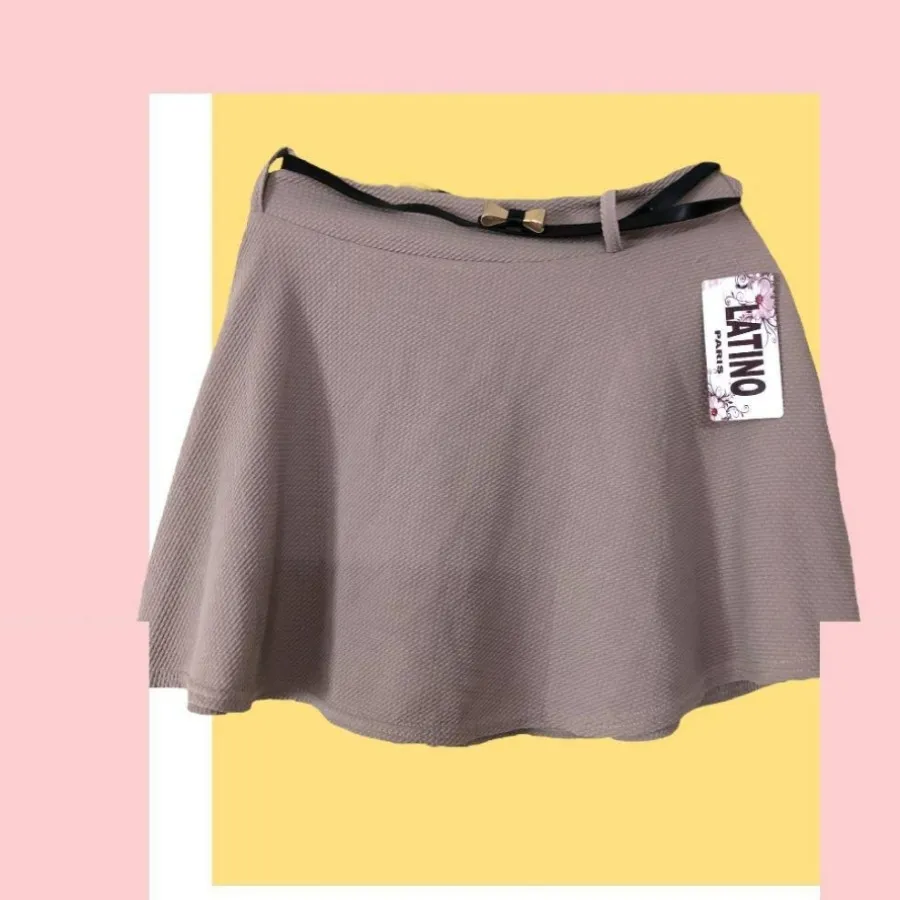 دامن کوتاه با کمربند چرم