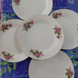 بشقاب چینی گلسرخی قدیمی