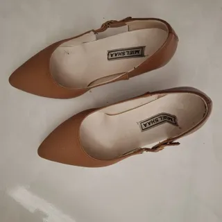 کفش پاشنه دار