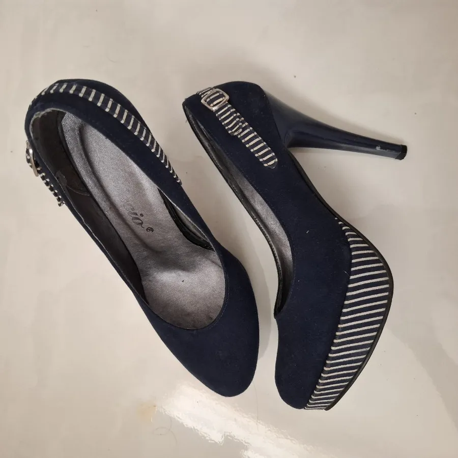 کفش پاشنه دار