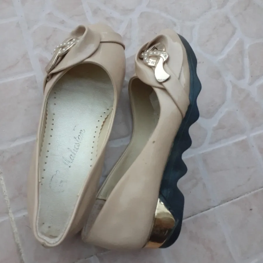 کفش صورتی کم حال