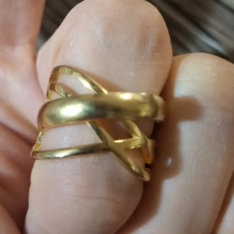 انگشتر طلایی