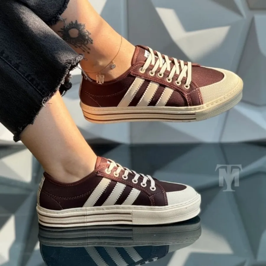 کفش کتونی آدیداس قهوه ای
