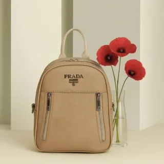 کوله‌ پشتی چرم پرادا