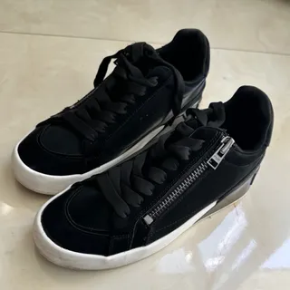 کتانی اورجینال DKNY