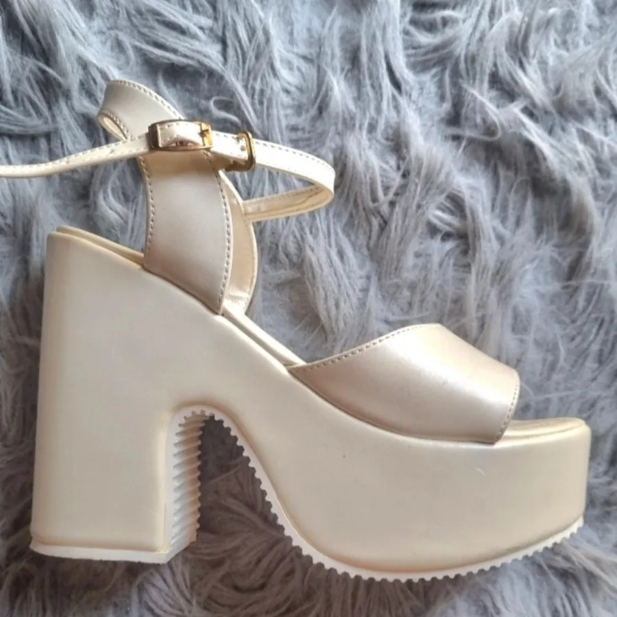 کفش مجلسی پاشنه بلند عروس