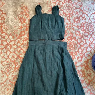 نیم تنه و دامن